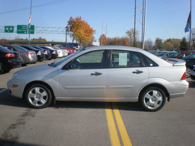 ford focus 2006 silver sedan zx4 gasoline 4 cylinders front wheel drive automatic with overdrive 13502