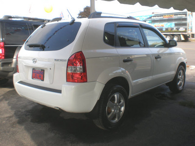 hyundai tucson 2007 white suv gasoline 4 cylinders front wheel drive automatic 13502