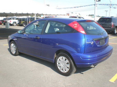 ford focus 2005 blue hatchback zx3 gasoline 4 cylinders front wheel drive automatic with overdrive 13502