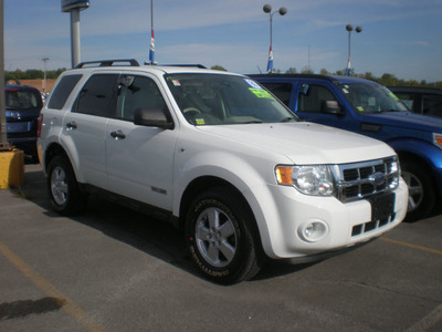 ford escape 2008 white suv xlt gasoline 6 cylinders all whee drive automatic with overdrive 13502