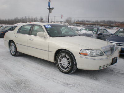lincoln town car 2007 white sedan signature ltd gasoline 8 cylinders rear wheel drive automatic with overdrive 13502