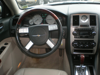 chrysler 300 2006 white sedan gasoline 6 cylinders rear wheel drive automatic 13502
