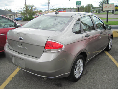 ford focus 2008 silver sedan gasoline 4 cylinders front wheel drive automatic with overdrive 13502