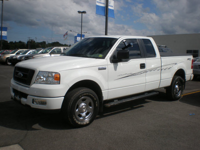 ford f 150 2005 white gasoline 8 cylinders 4 wheel drive automatic with overdrive 13502