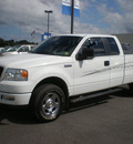 ford f 150 2005 white gasoline 8 cylinders 4 wheel drive automatic with overdrive 13502