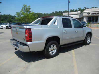 chevrolet avalanche 2011 silver suv ls 4x4 flex fuel 8 cylinders 4 wheel drive automatic with overdrive 55391