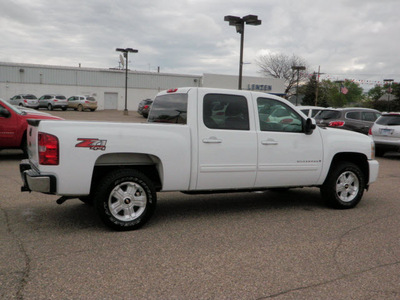 chevrolet silverado 1500 2009 white pickup truck crew cab lt z71 4x4 dvd flex fuel 8 cylinders 4 wheel drive automatic 55318