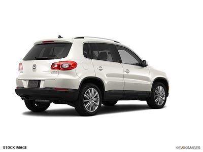 volkswagen tiguan 2011 gold suv sel 4motion gasoline 4 cylinders all whee drive shiftable automatic 56001