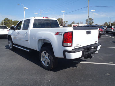 gmc sierra 2500hd 2011 white denali diesel 8 cylinders 4 wheel drive automatic with overdrive 28557