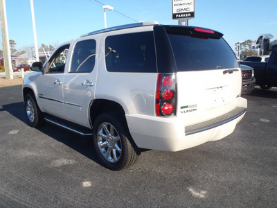 gmc yukon 2011 white suv denali flex fuel 8 cylinders all whee drive automatic with overdrive 28557