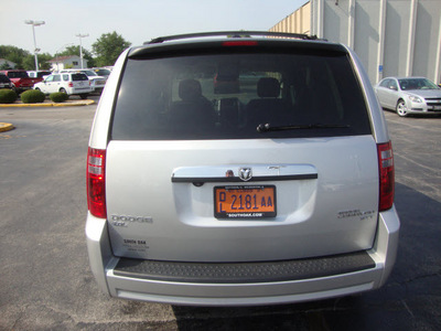 dodge grand caravan 2010 silver van sxt gasoline 6 cylinders front wheel drive automatic 60443