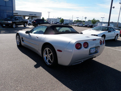chevrolet corvette 1998 silver convertible select ride gasoline 8 cylinders rear wheel drive 6 speed manual 55313