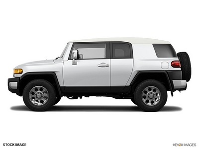 toyota fj cruiser 2011 white suv gasoline 6 cylinders 4 wheel drive automatic 55448