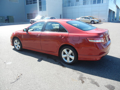 toyota camry 2011 red sedan se gasoline 4 cylinders front wheel drive automatic 55448