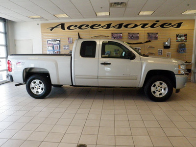 chevrolet silverado 1500 2011 red lt flex fuel 8 cylinders 4 wheel drive 6 speed automatic 55313