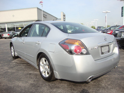 nissan altima 2008 silver sedan 2 5s gasoline 4 cylinders front wheel drive automatic 60443