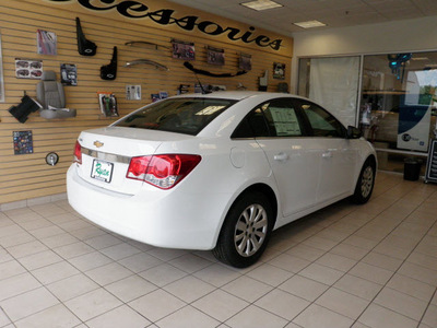 cadillac sts v 2008 silver sedan leather sunroof nav gasoline 8 cylinders rear wheel drive shiftable automatic 55313