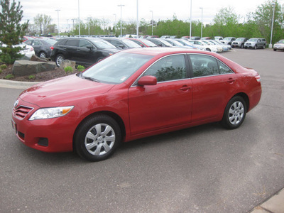 toyota camry 2011 red sedan le gasoline 4 cylinders front wheel drive automatic 55448