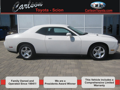 dodge challenger 2010 white coupe se gasoline 6 cylinders rear wheel drive automatic 55448