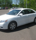 toyota camry 2009 white sedan camry gasoline 4 cylinders front wheel drive 5 speed manual 55448