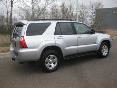 toyota 4runner 2006 silver suv 4x4 sr5 gasoline 6 cylinders 4 wheel drive automatic 55448