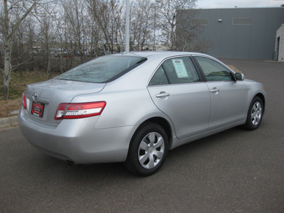 toyota camry 2010 silver sedan le 4 cylinders front wheel drive automatic 55448