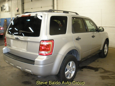 ford escape 2009 silver suv xlt gasoline 4 cylinders front wheel drive automatic 14304