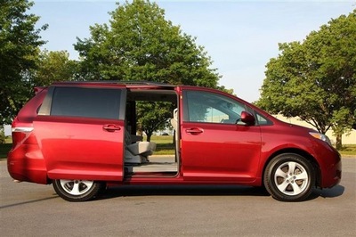 toyota sienna 2011 burgundy minivan le gasoline v6 front wheel drive automatic 20746