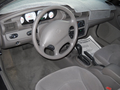 dodge stratus 2004 green sedan sxt gasoline 6 cylinders front wheel drive automatic 79925