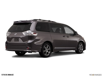 toyota sienna 2012 green van xle 7 passenger gasoline 6 cylinders all whee drive automatic 55448