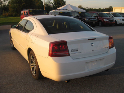 dodge charger 2006 white sedan rt gasoline 8 cylinders rear wheel drive autostick 62863