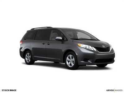 toyota sienna 2011 van le 8 passenger gasoline 6 cylinders front wheel drive not specified 55448