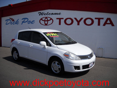 nissan versa 2008 white hatchback gasoline 4 cylinders front wheel drive automatic 79925