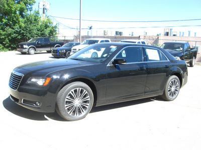 chrysler 300 2012 black sedan s v8 gasoline 8 cylinders all whee drive automatic 80301