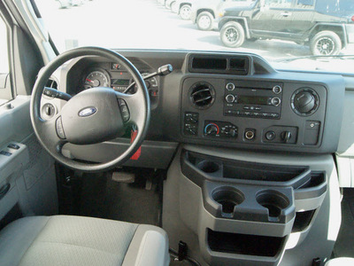 ford econoline wagon 2010 white van e 350 sd xlt flex fuel 8 cylinders rear wheel drive automatic 80905