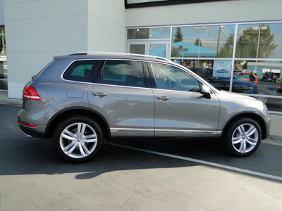 volkswagen touareg 2012 canyon gray suv vr6 executive gasoline 6 cylinders all whee drive automatic 98226