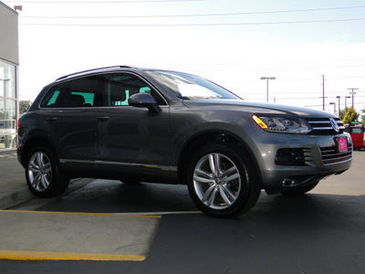 volkswagen touareg 2012 canyon gray suv vr6 executive gasoline 6 cylinders all whee drive automatic 98226