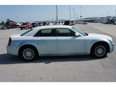 chrysler 300 2008 white sedan touring gasoline 6 cylinders rear wheel drive 4 speed automatic 77388