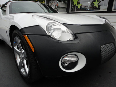 pontiac solstice 2006 white gasoline 4 cylinders rear wheel drive 5 speed manual 45005