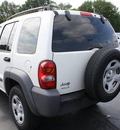 jeep liberty 2004 white suv sport gasoline 6 cylinders 4 wheel drive automatic with overdrive 07730