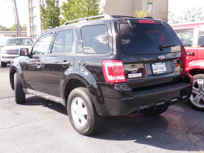 ford escape 2009 black suv xlt gasoline 6 cylinders front wheel drive automatic 61832