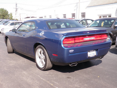 dodge challenger 2010 blue coupe r t gasoline 8 cylinders rear wheel drive automatic 61832