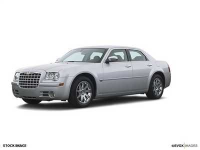 chrysler 300 2005 sedan gasoline 6 cylinders rear wheel drive 4 speed automatic 55313