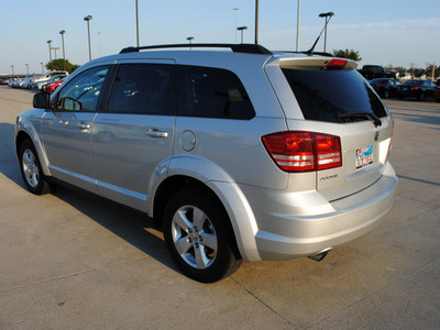 dodge journey 2010 silver suv sxt gasoline 6 cylinders front wheel drive automatic 75228