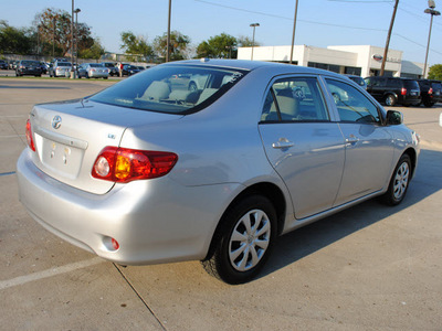 toyota corolla 2010 silver sedan le gasoline 4 cylinders front wheel drive automatic 75228