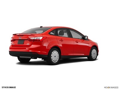 ford focus 2012 red sedan se gasoline 4 cylinders front wheel drive not specified 46168