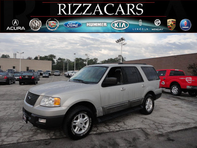 ford expedition 2004 lt  gray suv xlt 4x4 gasoline 8 cylinders 4 wheel drive automatic with overdrive 60546