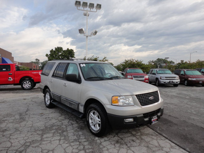 ford expedition 2004 lt  gray suv xlt 4x4 gasoline 8 cylinders 4 wheel drive automatic with overdrive 60546