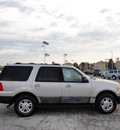 ford expedition 2004 lt  gray suv xlt 4x4 gasoline 8 cylinders 4 wheel drive automatic with overdrive 60546