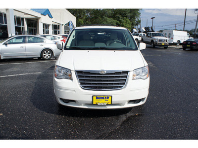 chrysler town and country 2008 stone white van touring nav dvd gasoline 6 cylinders front wheel drive automatic 07724